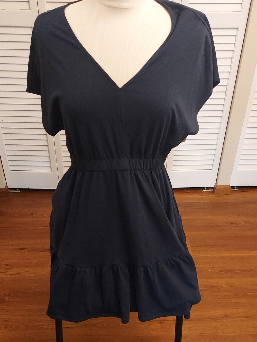 Women’s Navy V-Neck Elastic Waist Short Dress With Pockets